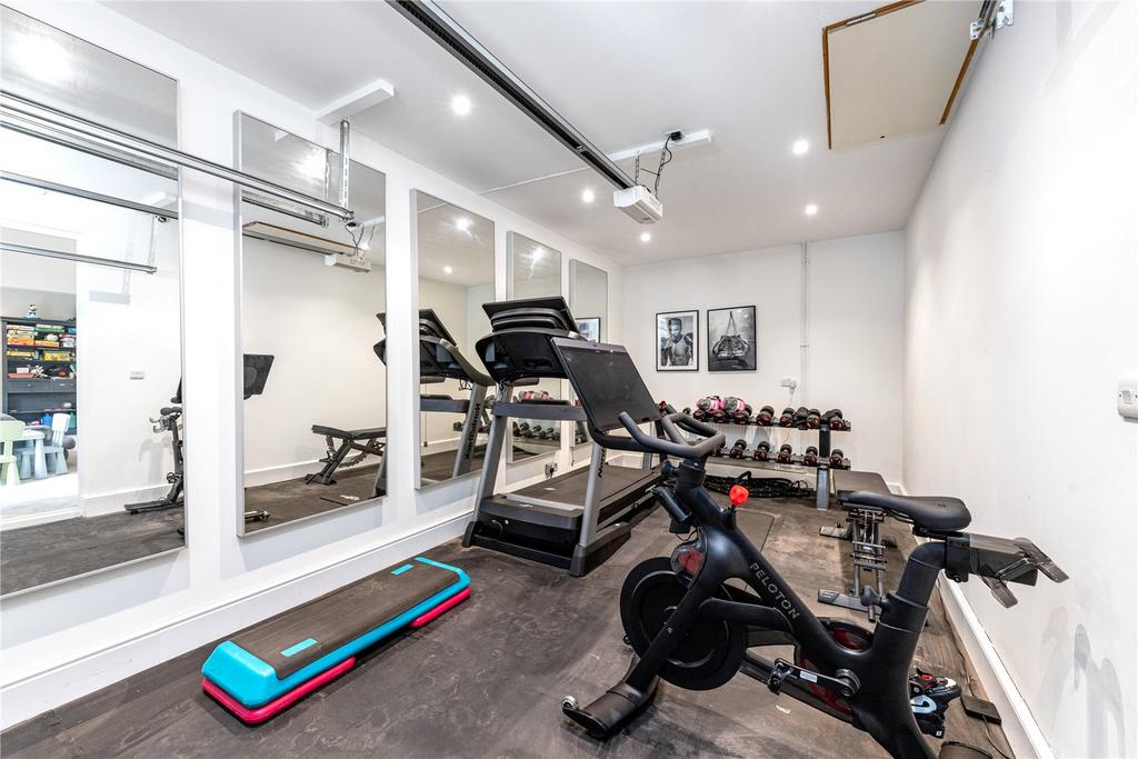 Garage/Gym