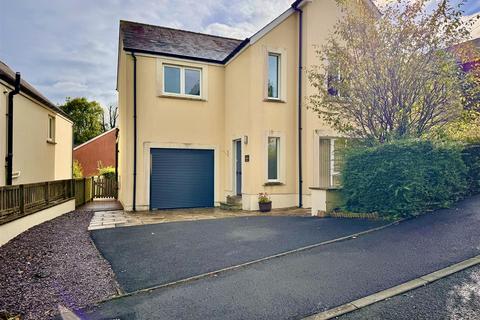 4 bedroom detached house for sale, Parc Pencrug, Llandeilo