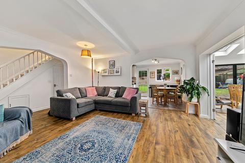 13 Clifford Road, Richmond, TW10 7EB