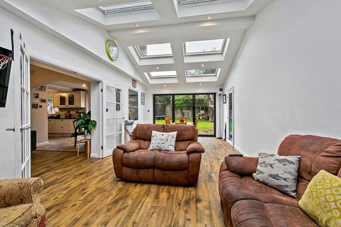 13 Clifford Road, Richmond, TW10 7EB