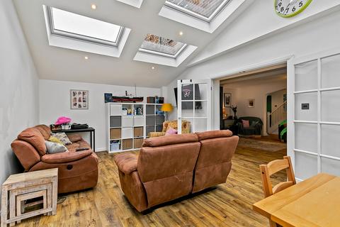 13 Clifford Road, Richmond, TW10 7EB