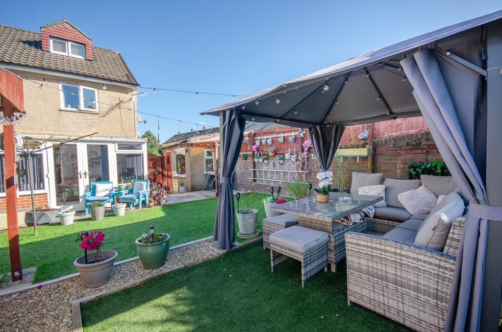 Rear garden pic 2.jpg