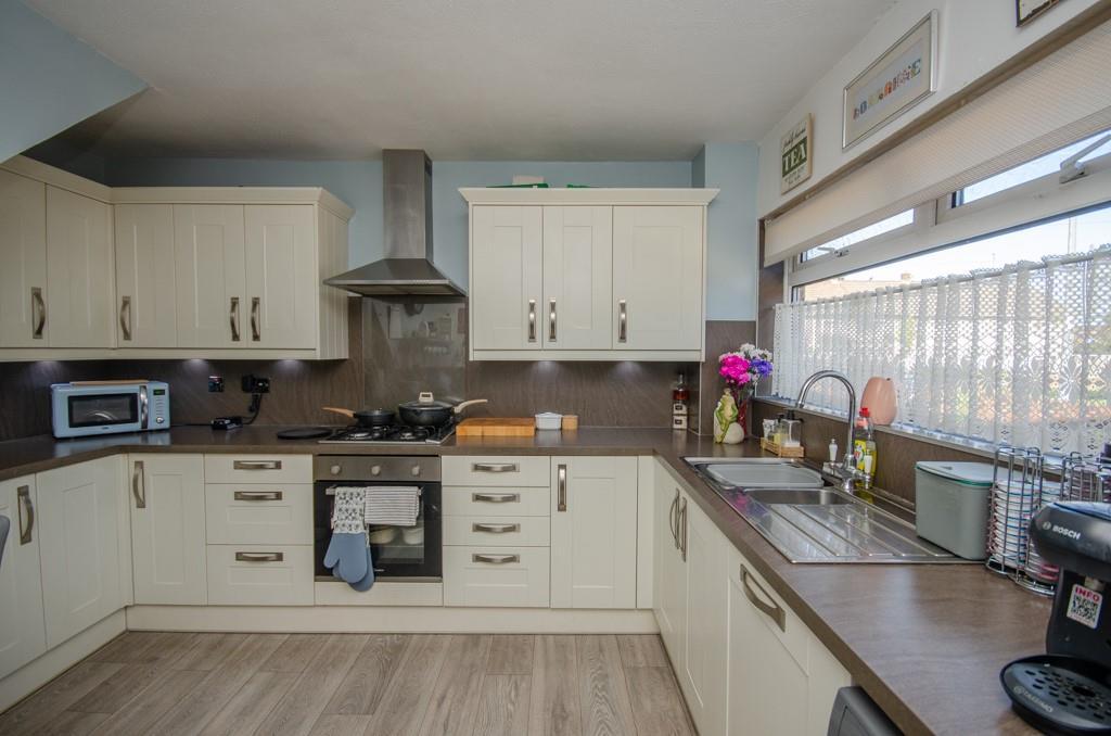 Kitchen pic 2.jpg