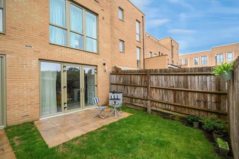 1 bedroom flat for sale, Edgecumbe Avenue,  London,  NW9