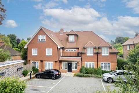 3 bedroom ground floor flat for sale, Hayes Lane, Kenley