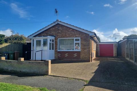 2 bedroom detached bungalow for sale, Amhurst Gardens, Belton