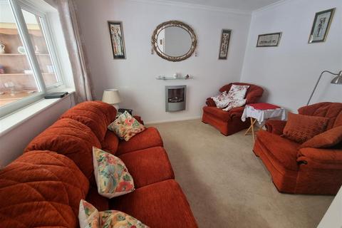 2 bedroom detached bungalow for sale, Amhurst Gardens, Belton