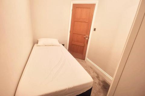 1 bedroom bungalow to rent, Ashley Avenue, Ilford IG6