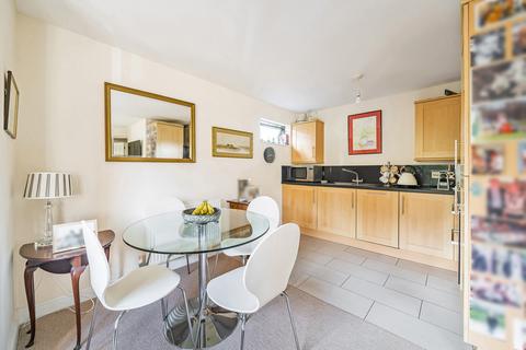 2 bedroom apartment for sale, Beaumont Court, Vicarage Hill, Alton, Hampshire, GU34