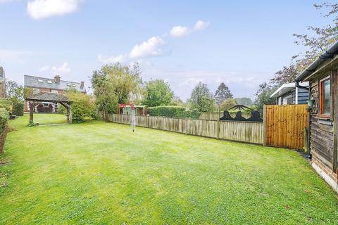 246 Faversham Road, Kennington, Ashford, TN24 9AN