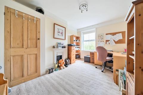 246 Faversham Road, Kennington, Ashford, TN24 9AN