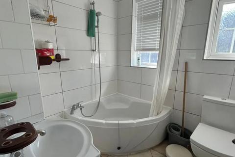 1 bedroom terraced house to rent, Winifred Road, Dagenham RM8