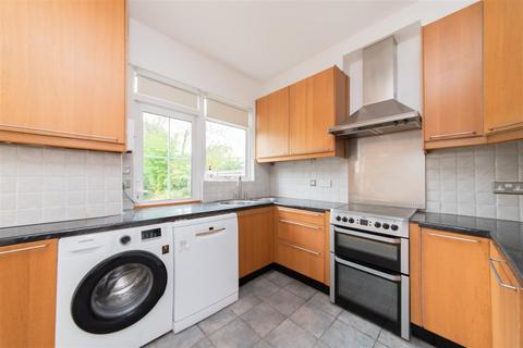 3 bedroom terraced house to rent, Squires Lane, Finchley