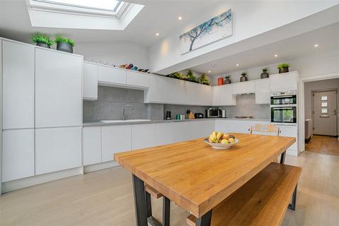 5 East Crescent, Windsor, SL4 5LD