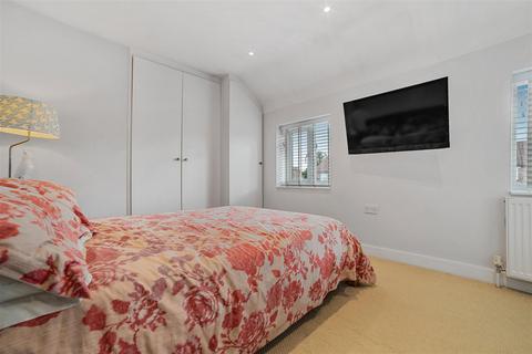 5 East Crescent, Windsor, SL4 5LD