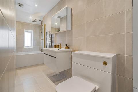 5 East Crescent, Windsor, SL4 5LD