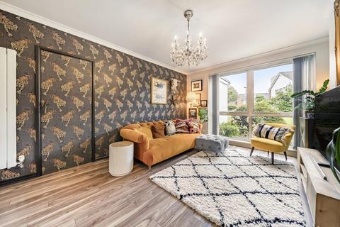 43 Lawnside, London, SE3 9HR