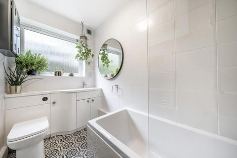 43 Lawnside, London, SE3 9HR