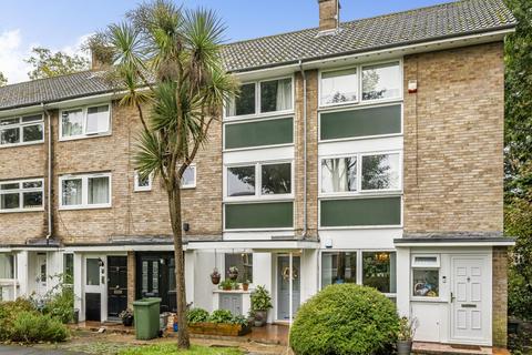 43 Lawnside, London, SE3 9HR