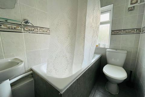 2 bedroom terraced house to rent, Derinton Road, London SW17