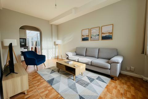 2 bedroom terraced house to rent, Derinton Road, London SW17