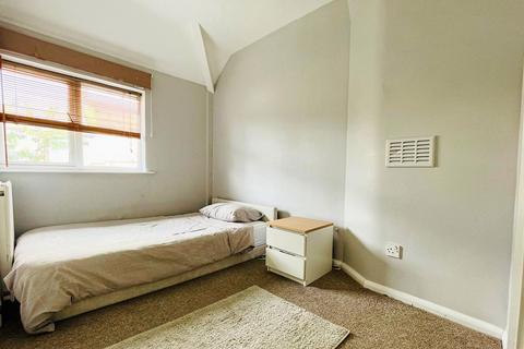 2 bedroom terraced house to rent, Derinton Road, London SW17