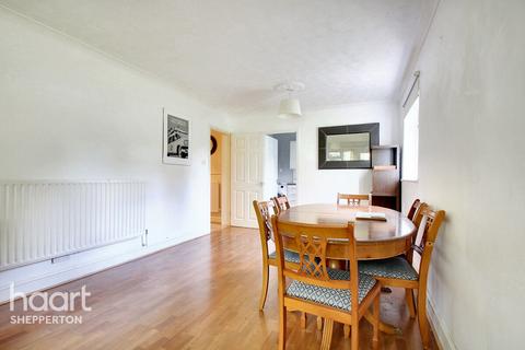 3 bedroom apartment for sale, Annett Close, Shepperton