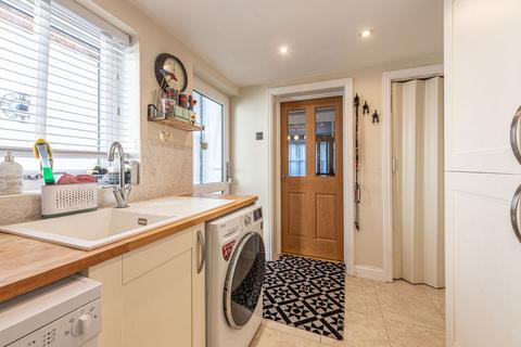 174 Chester Road, Oakenholt, Flint, CH6 5ED