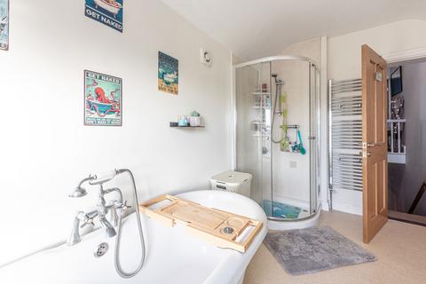 174 Chester Road, Oakenholt, Flint, CH6 5ED