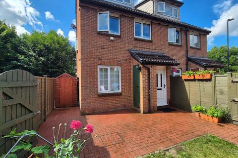 2 bedroom maisonette for sale, Mead Avenue, Langley SL3