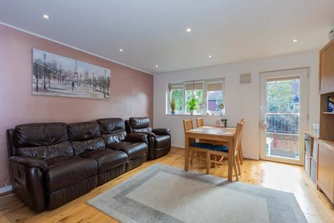 2 bedroom maisonette for sale, Mead Avenue, Langley SL3