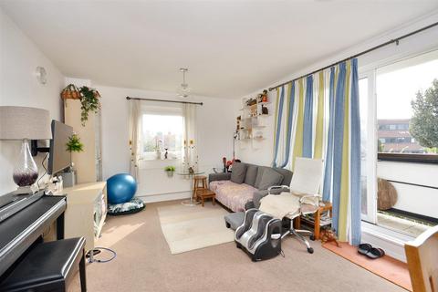 3 bedroom flat for sale, Carew Road, Eastbourne