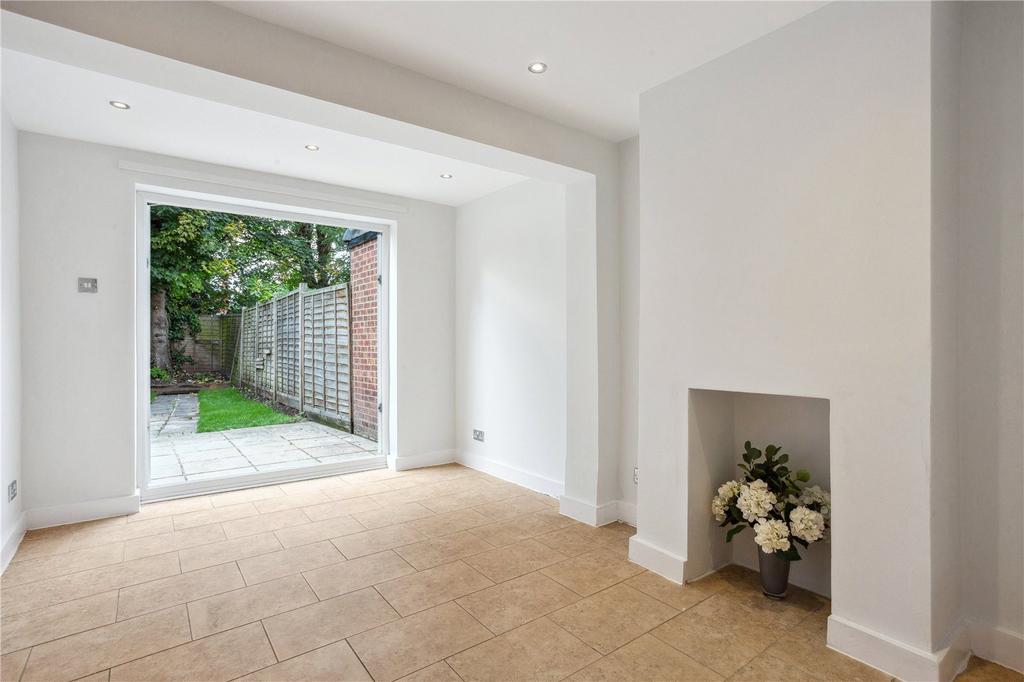 Kitchen/Dining Area