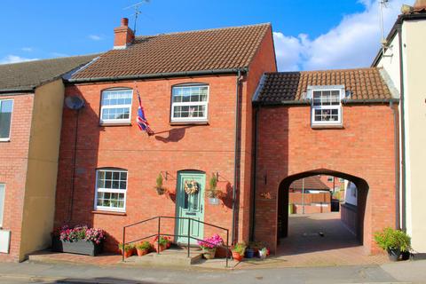 3 bedroom terraced house for sale, High Street, Caistor, LN7