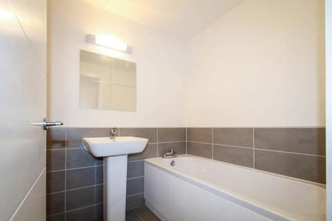 2 bedroom flat for sale, Stanningley Road, Leeds, West Yorkshire, LS13