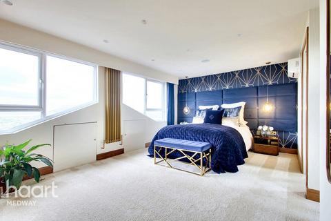 7 Burdett Avenue, Shorne, Gravesend, DA12 3HP