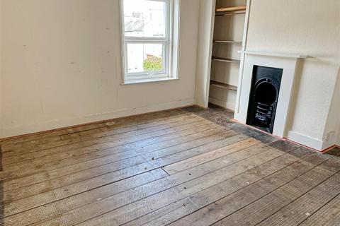 6 Albert Road, Littlehampton, BN17 7AA