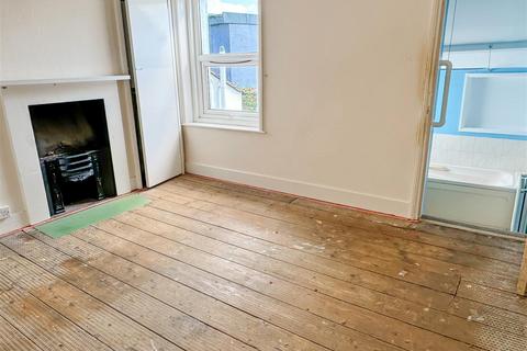 6 Albert Road, Littlehampton, BN17 7AA