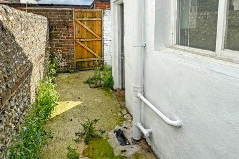 6 Albert Road, Littlehampton, BN17 7AA