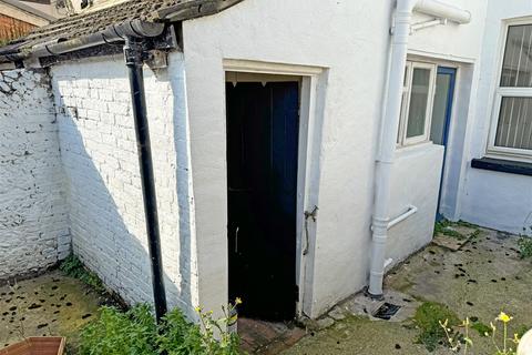 6 Albert Road, Littlehampton, BN17 7AA