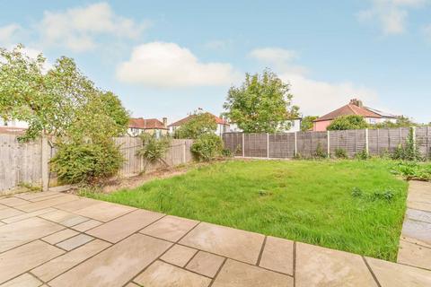 12 Beverley Gardens, Worcester Park, KT4 8AG