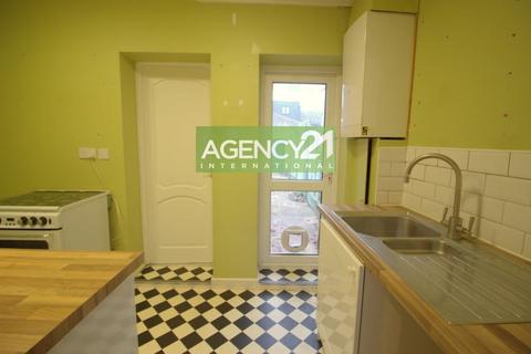 2 bedroom house to rent, Gloucester Road, Manor Park, E12