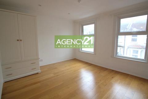 2 bedroom house to rent, Gloucester Road, Manor Park, E12
