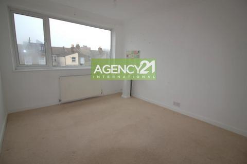 2 bedroom house to rent, Gloucester Road, Manor Park, E12
