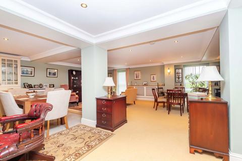 2 bedroom ground floor flat for sale, Promenade, Southport PR9