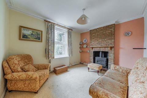 2 bedroom semi-detached house for sale, Farningham Road, Caterham CR3