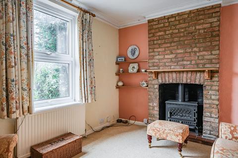 2 bedroom semi-detached house for sale, Farningham Road, Caterham CR3