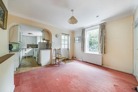 80 Farningham Road, Caterham, CR3 6LJ