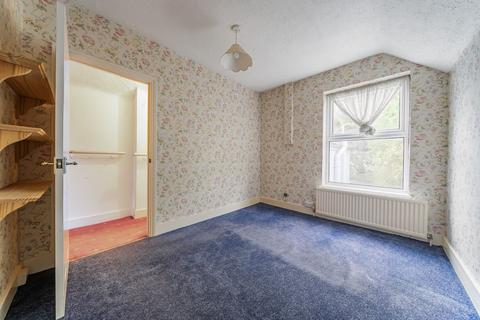80 Farningham Road, Caterham, CR3 6LJ