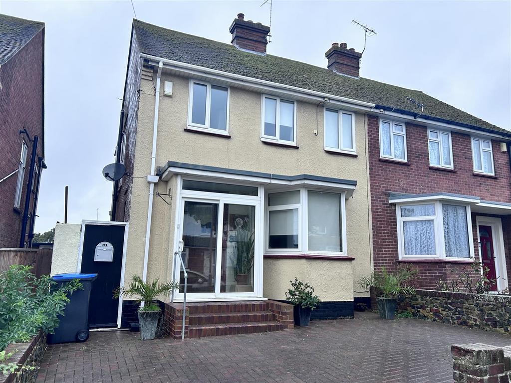 Arlington Gardens, Margate, CT9 3 bed semidetached house for sale £